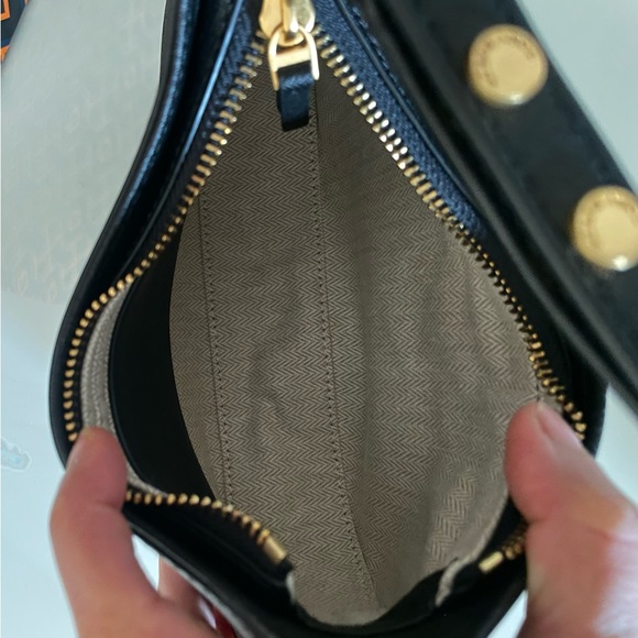 New , Authentic Tory Burch emerson zip shoulder bag - Picture 10 of 16